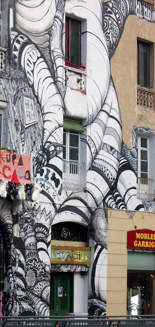 Mural en un edificio de Barcelona